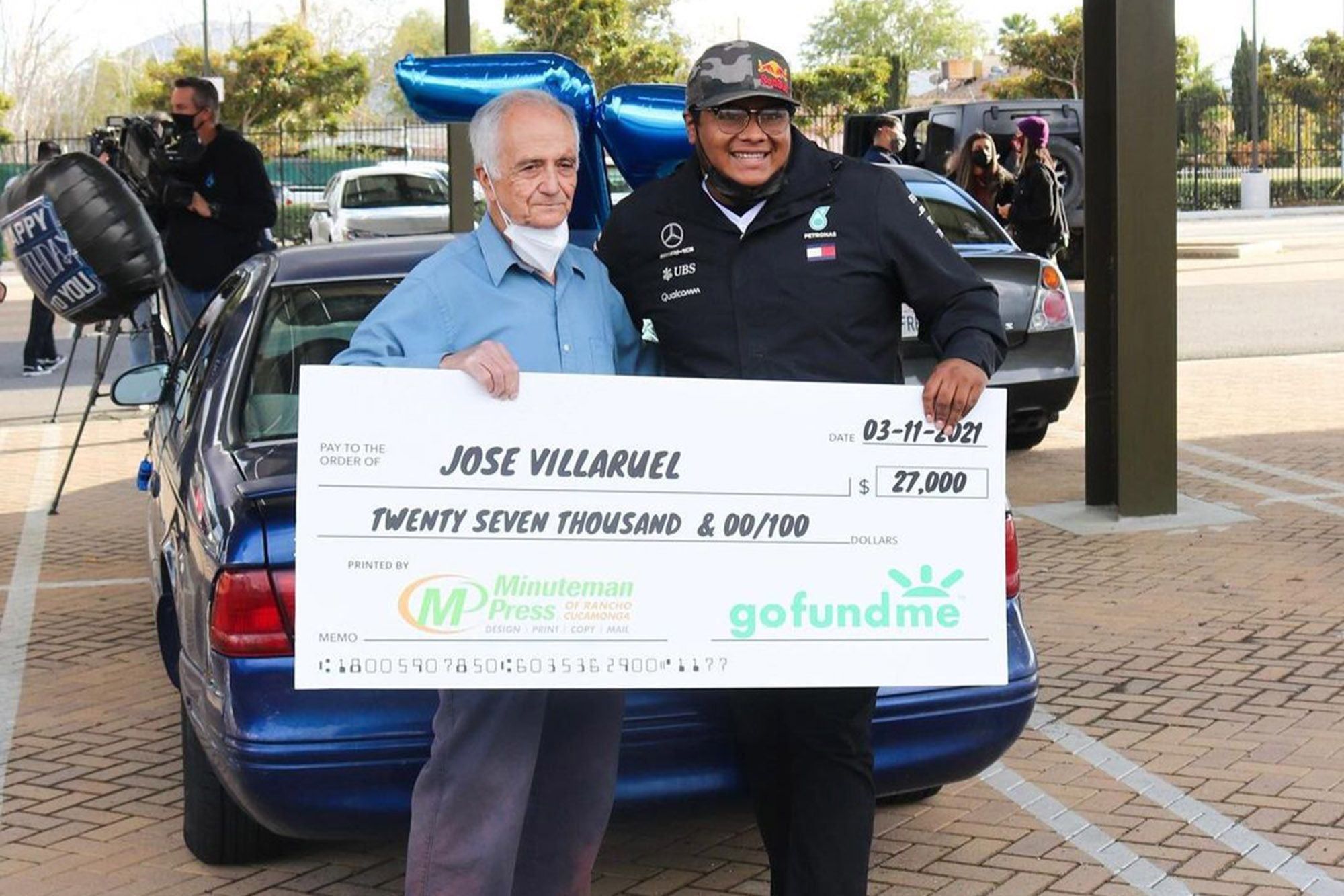 У США вчителю, який залишився без дому, подарували 27 тисяч доларів У США вчителю, який залишився без дому, подарували 27 тисяч доларів