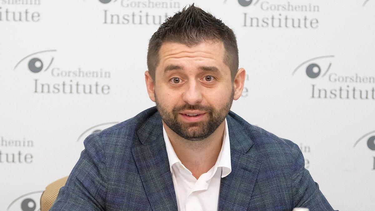 Арахамія заступився за Арестовича після матюків у фейсбуці Арахамія заступився за Арестовича після матюків у фейсбуці