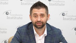 Я теж так роблю, – Арахамія заступився за Арестовича після матюків у фейсбуці