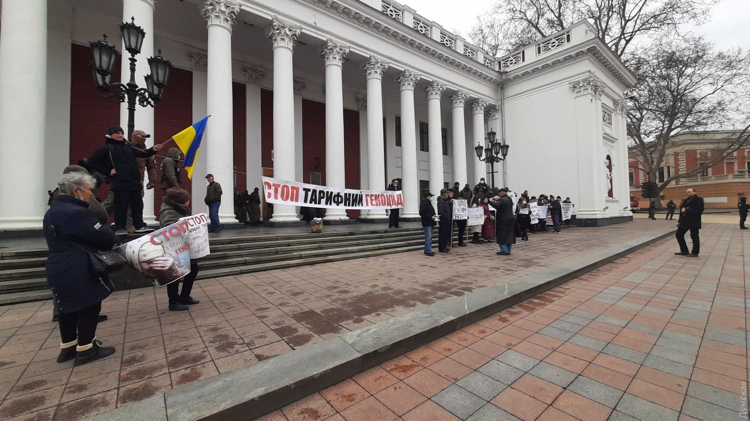 Черный маг и пророссийские активисты: под Одесским горсоветом состоялось несколько пикетов Черный маг и пророссийские активисты: под Одесским горсоветом состоялось несколько пикетов