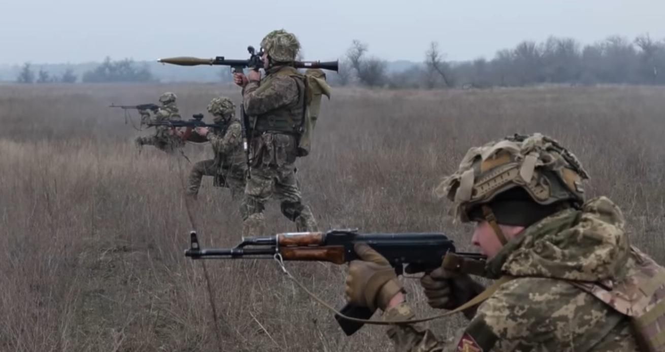 Десантные войска ВСУ потренировались отражать атаку врага: видео