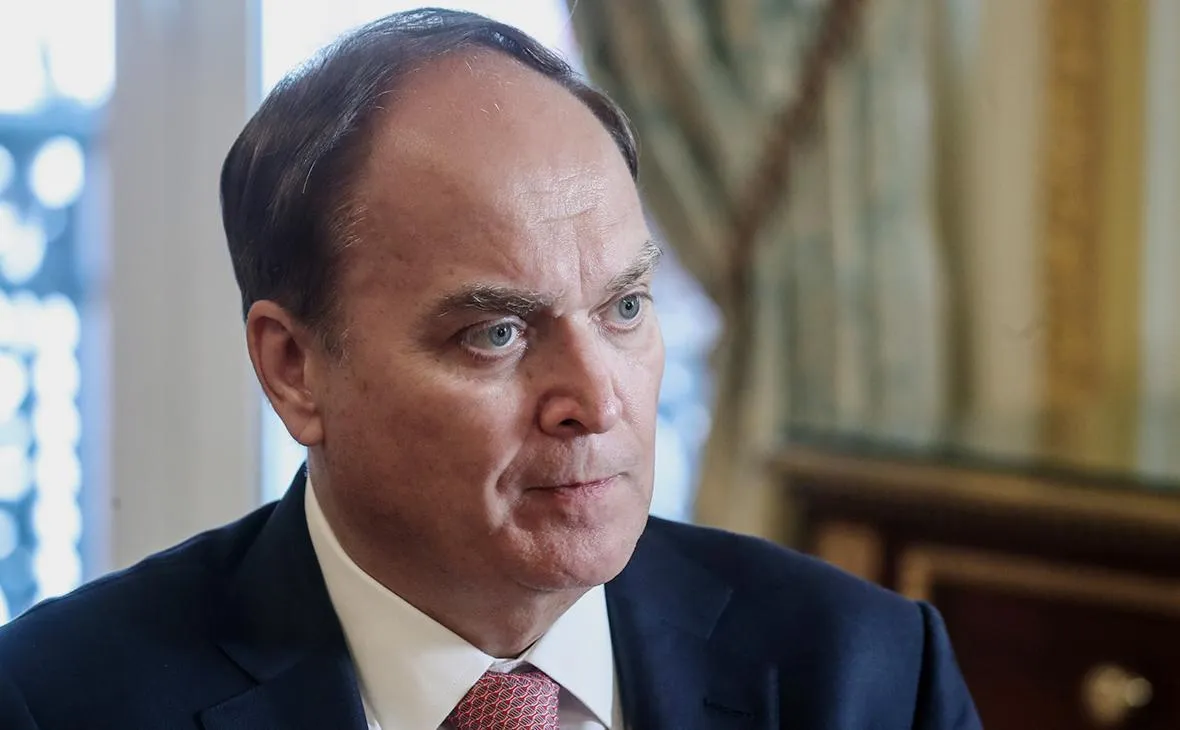 Посол Анатолій Антонов Посол Анатолій Антонов