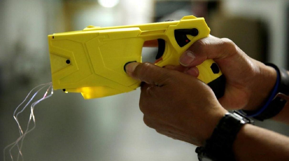 Поліція закупила шокерів на 33 мільйони, а законопроєкт забракували Поліція закупила шокерів на 33 мільйони, а законопроєкт забракували