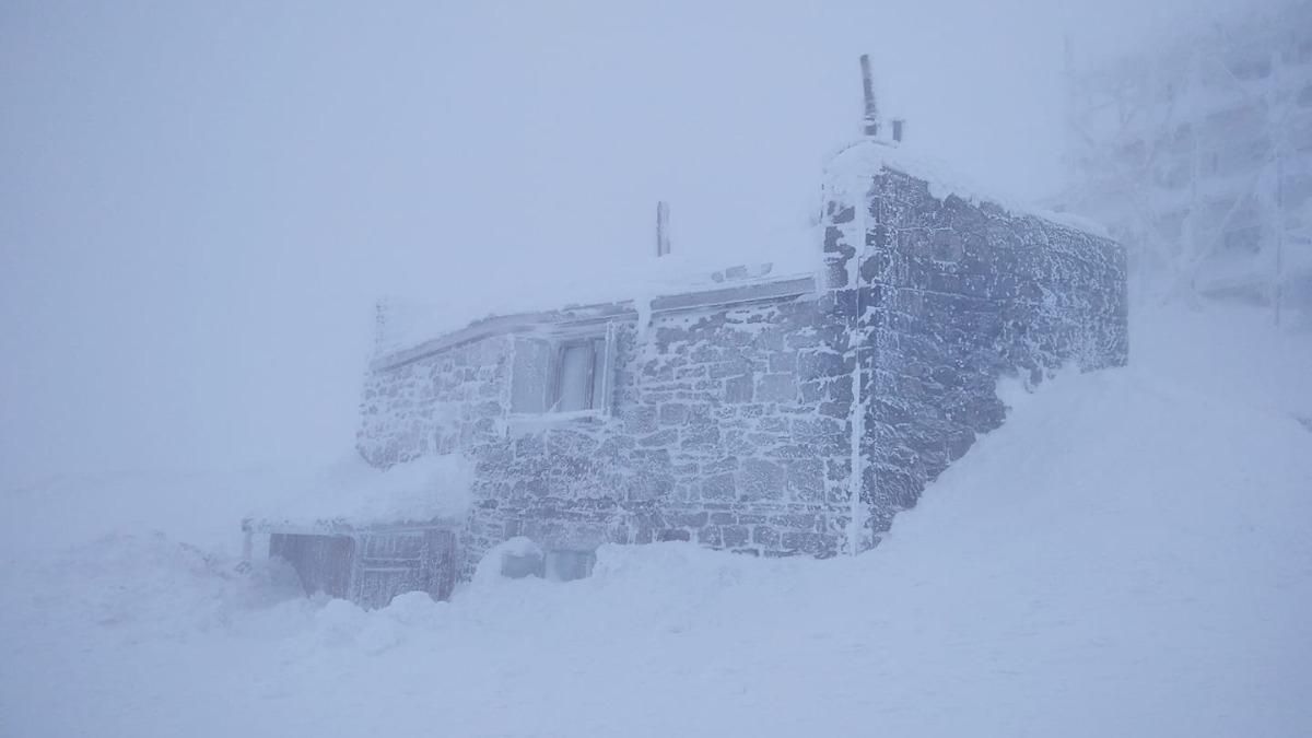 В Карпатах - метели: есть опасность схода лавин В Карпатах - метели: есть опасность схода лавин
