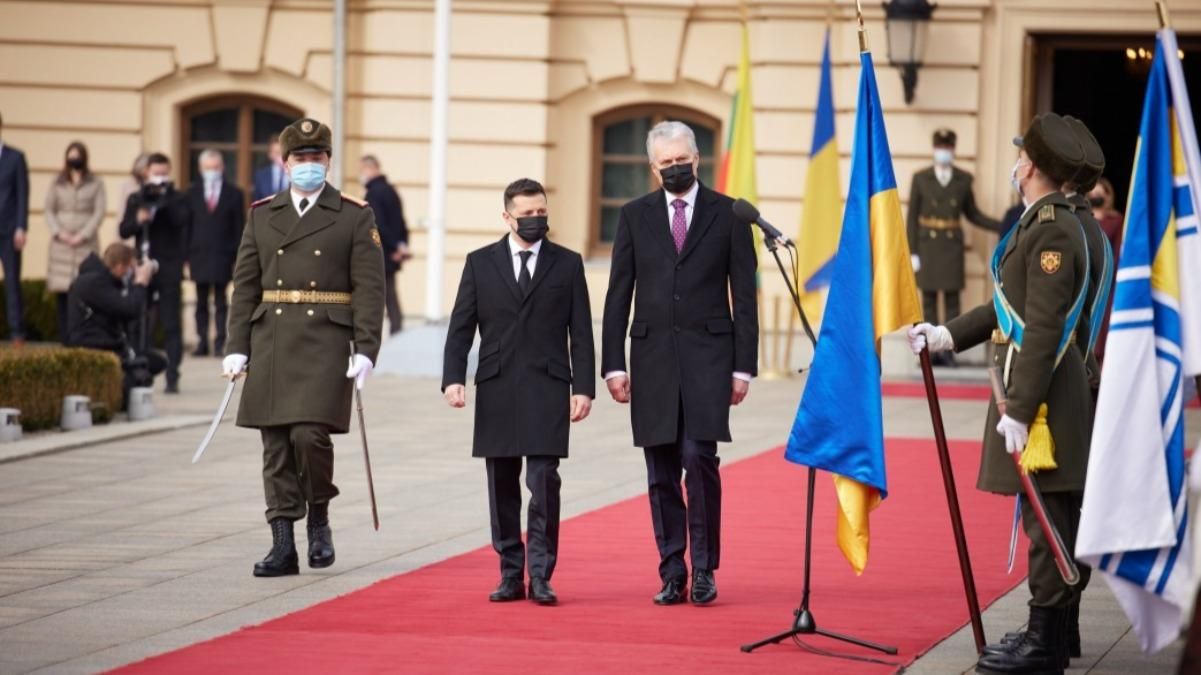 Розпочав візит зі слів Слава Україні: президент Литви прибув до Києва