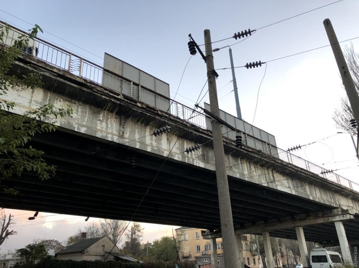 В Одессе ремонтируют Ивановский мост: изменят движение троллейбусов В Одессе ремонтируют Ивановский мост: изменят движение троллейбусов