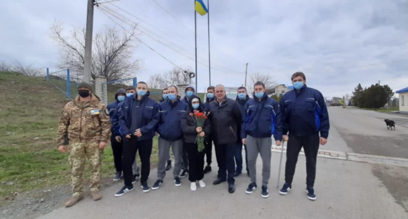 Моряки з затонулого судна Волго Балт 179 повернулись в Україну Моряки з затонулого судна Волго Балт 179 повернулись в Україну