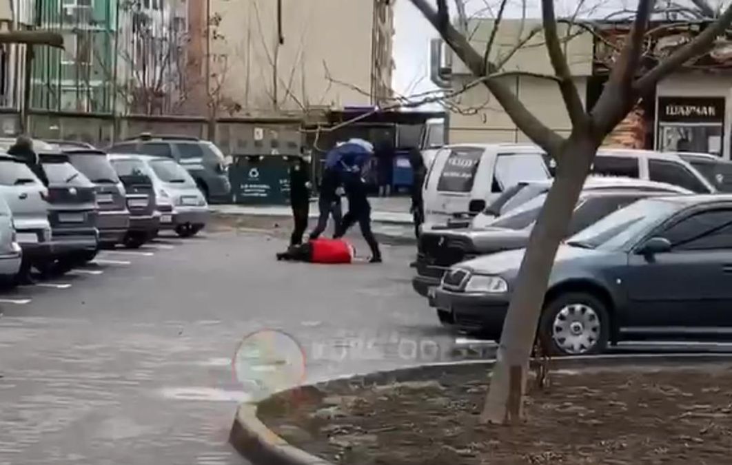 В Одессе охранники фирмы Титан избили АТОшника Евгения Кучинского В Одессе охранники фирмы Титан избили АТОшника Евгения Кучинского