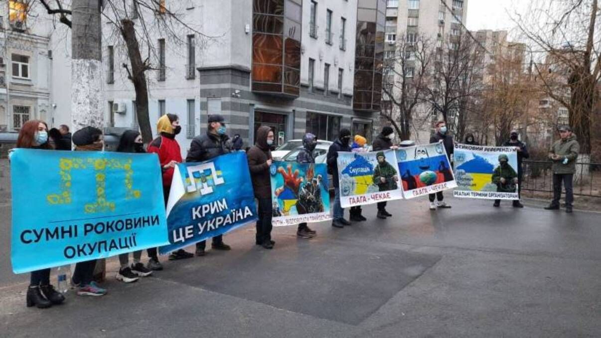 Крим – це Україна: під офісом ОБСЄ у Києві відбулася акція