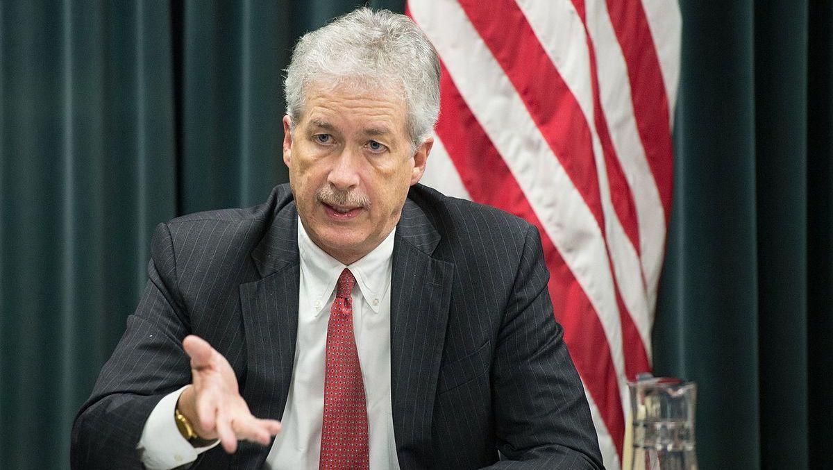 Сенат утвердил бывшего посла США в России новым директором ЦРУ Сенат утвердил бывшего посла США в России новым директором ЦРУ