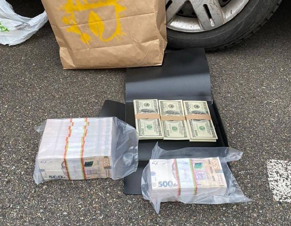 На Київщині посадовці вимагали 1,4 мільйона хабаря за земельну ділянку На Київщині посадовці вимагали 1,4 мільйона хабаря за земельну ділянку