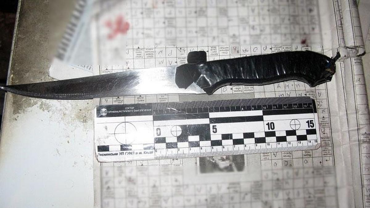 У Києві затримали 62-річну жінку, яка вдарила сина ножем У Києві затримали 62-річну жінку, яка вдарила сина ножем