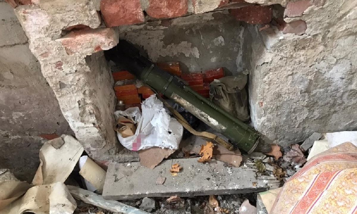 СБУ виявила схрони бойовиків зі снарядами, гранатами й вибухівкою