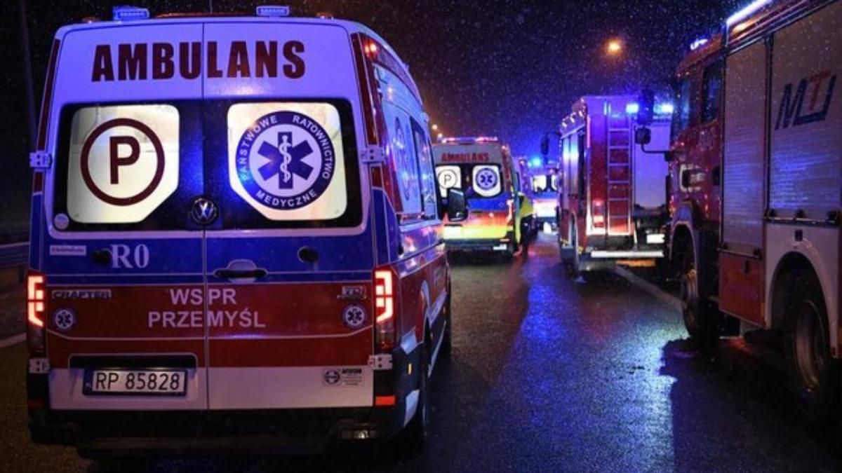 ДТП з українцями у Польщі: одна постраждала перебуває у важкому стані ДТП з українцями у Польщі: одна постраждала перебуває у важкому стані