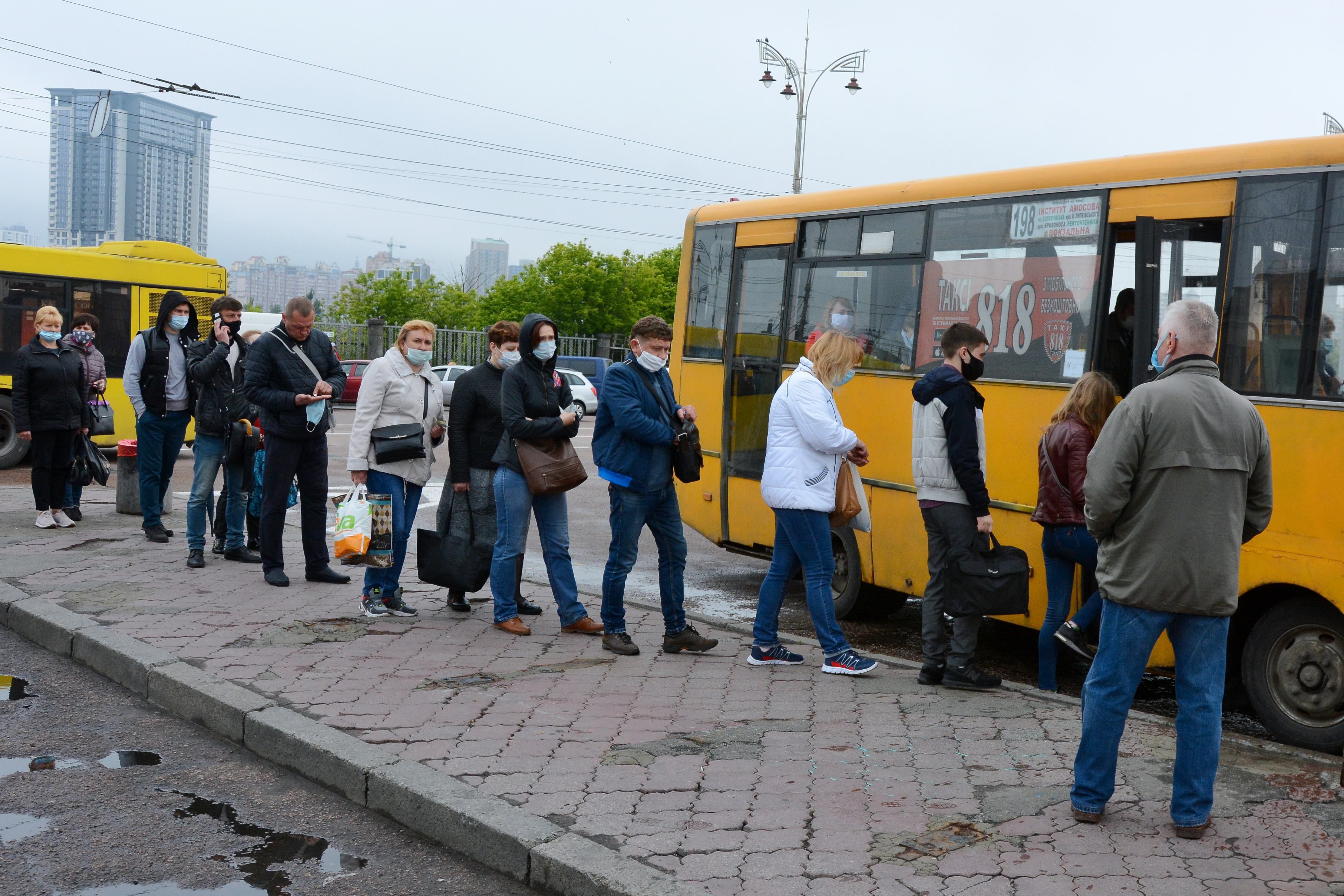 Громадський транспорт у червоній зоні: дозволяти має місцева влада