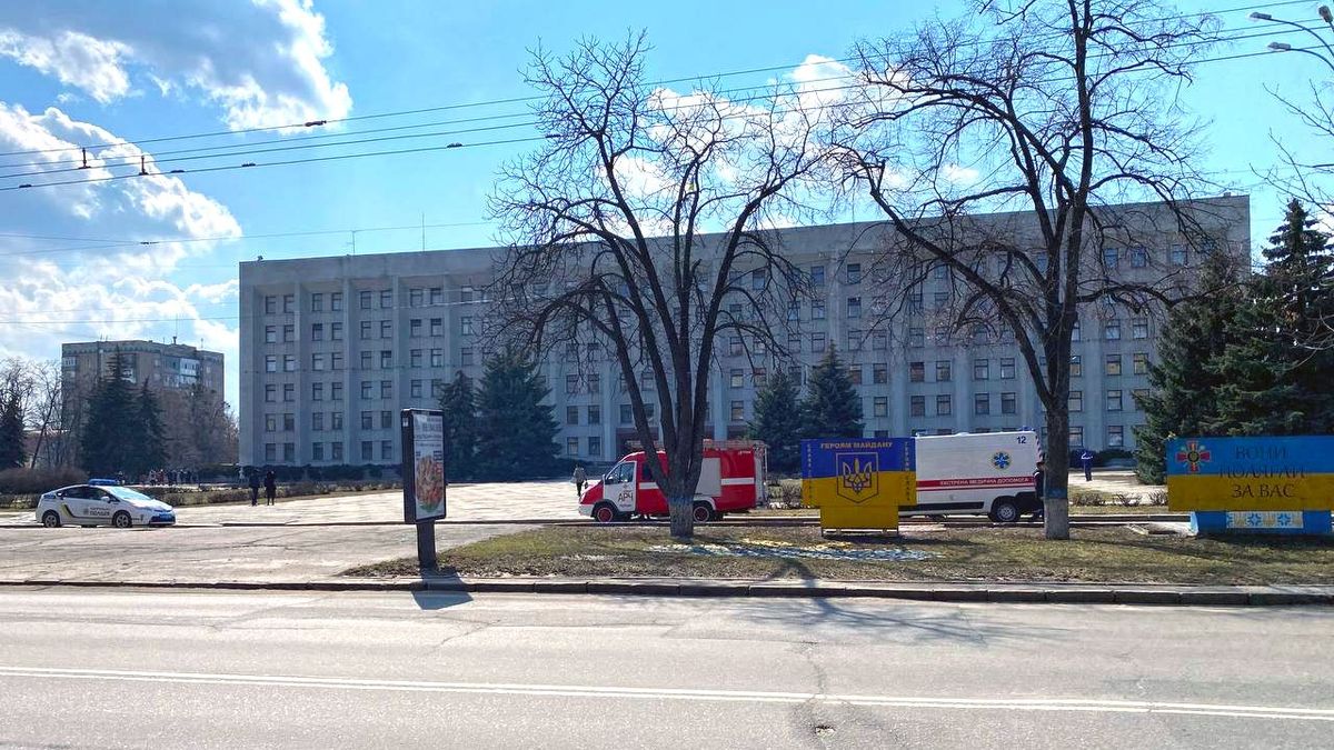 Фейкове мінування Полтавської ОДА: правоохоронці не знайшли вибухівки Фейкове мінування Полтавської ОДА: правоохоронці не знайшли вибухівки