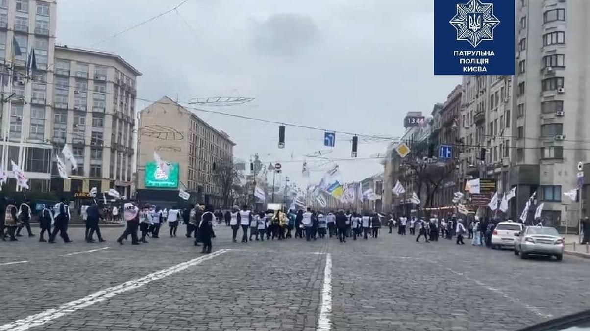 ФОПы перекрыли движение в центре Киева, протестуя против карантина