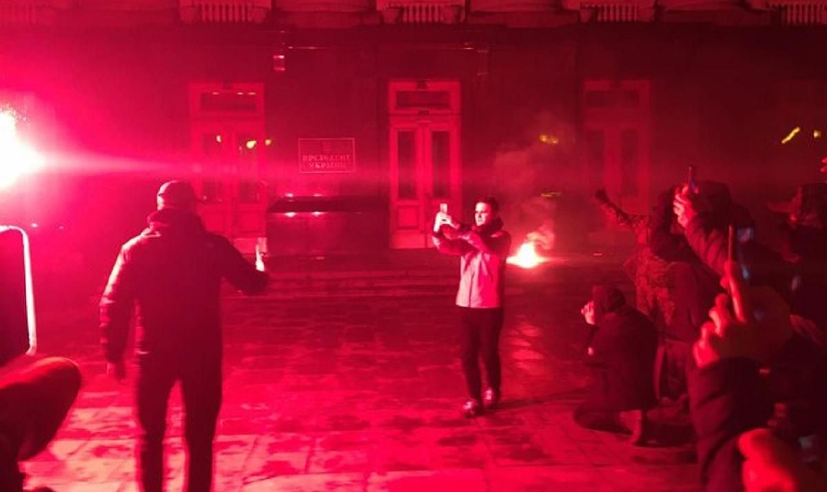 МВД обещает подозрения из-за беспорядков в Офисом Президента МВД обещает подозрения из-за беспорядков в Офисом Президента