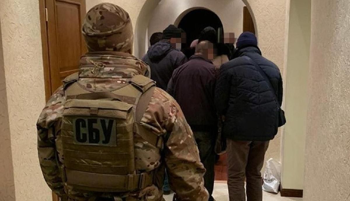 СБУ накрыла кибермошенников, которые выманивали у людей деньги СБУ накрыла кибермошенников, которые выманивали у людей деньги
