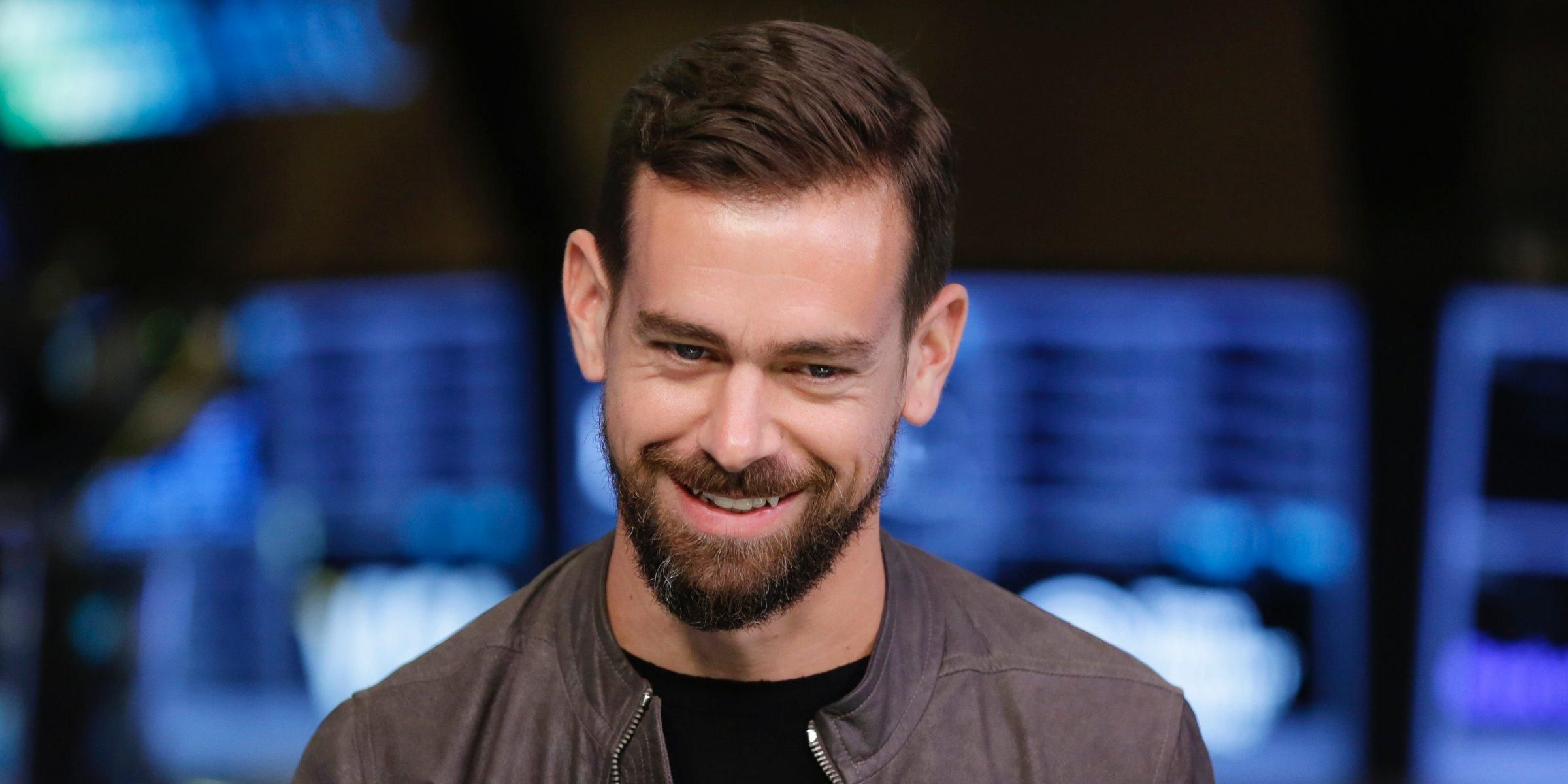 Глава Twitter продал свой первый твит за 3 миллиона долларов Глава Twitter продал свой первый твит за 3 миллиона долларов