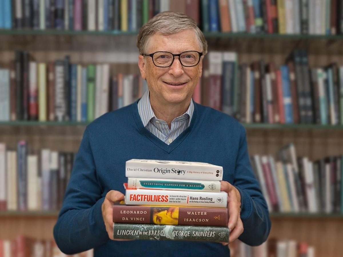 Це зробило його успішним: Білл Гейтс розповів як він читає книжки