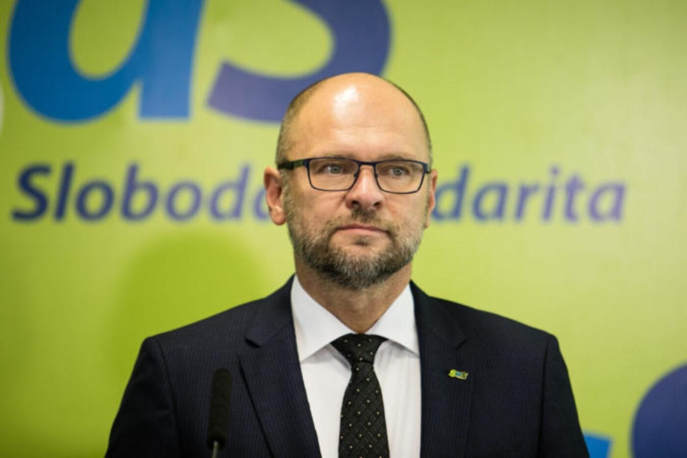 Віцепрем'єр Словаччини подав у відставку через Супутник V Віцепрем'єр Словаччини подав у відставку через Супутник V