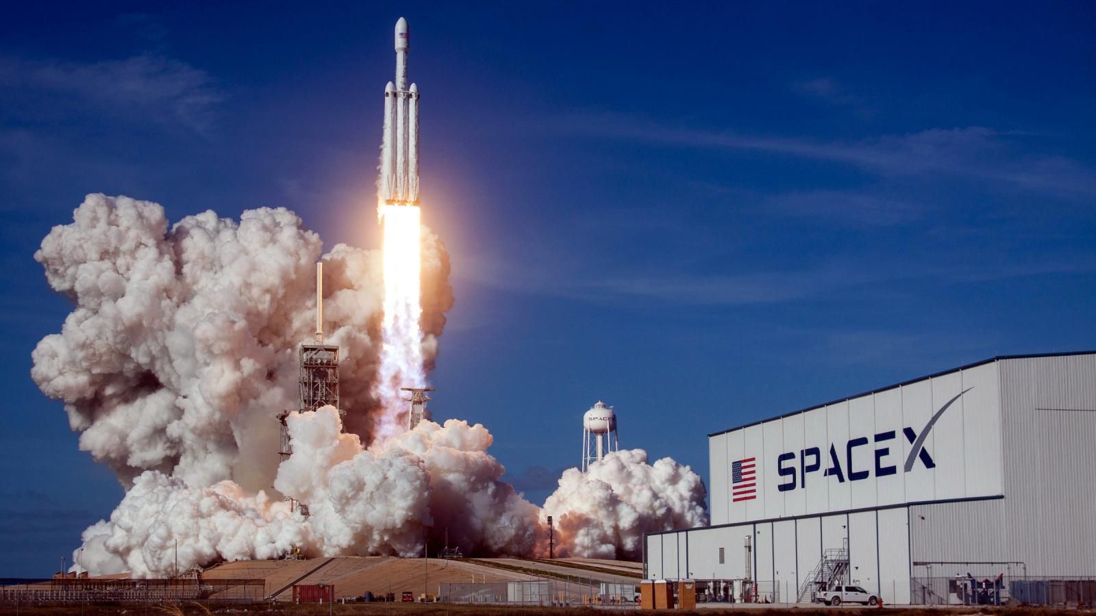 Інженер SpaceX торгував персональними даними в даркнеті