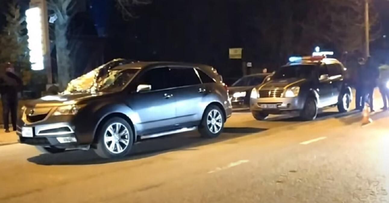 Крышка люка убила 10-летнего мальчика: полиция просит львовян помочь в расследовании Крышка люка убила 10-летнего мальчика: полиция просит львовян помочь в расследовании