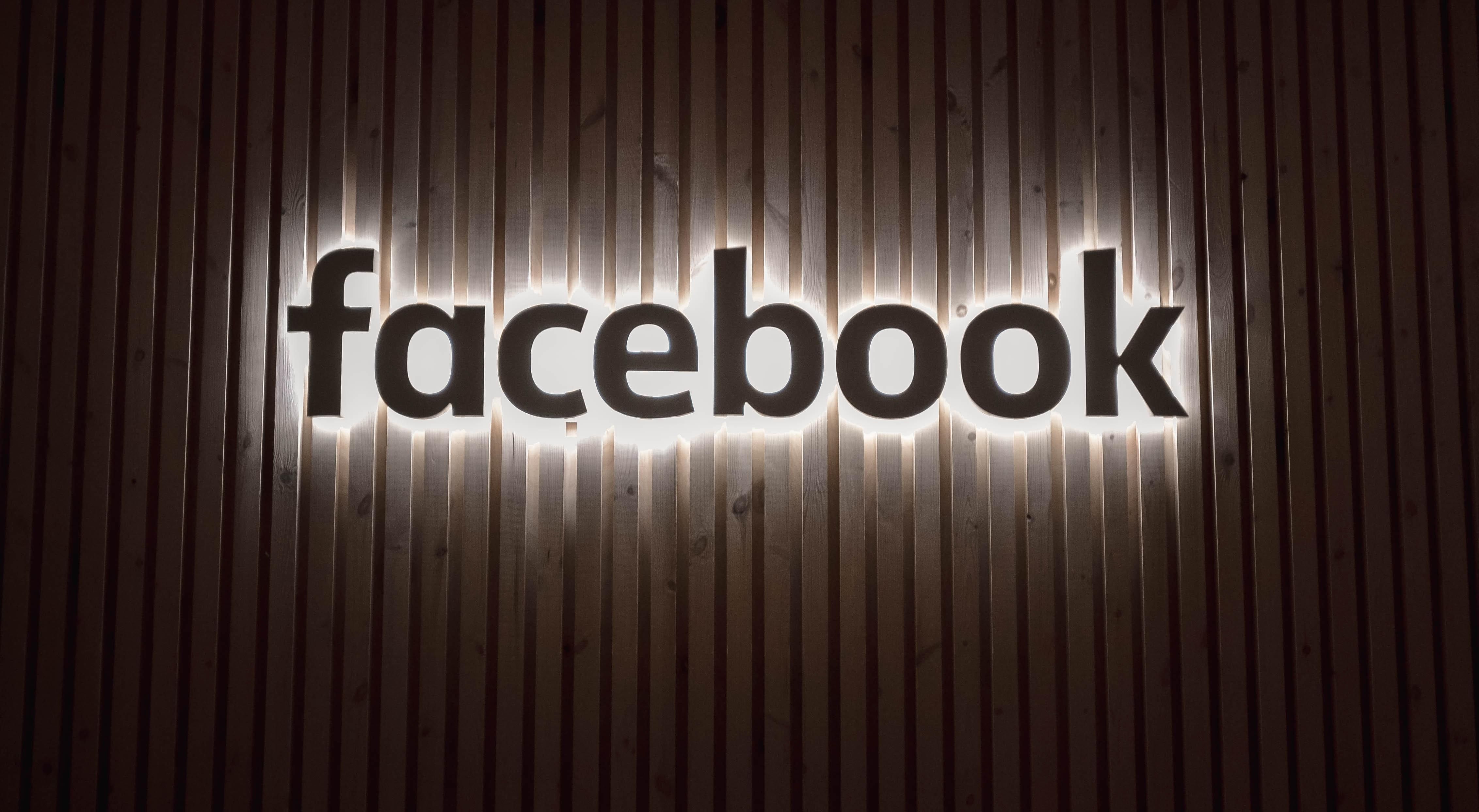 Facebook за три місяці видалив 1,3 мільярда фейкових сторінок