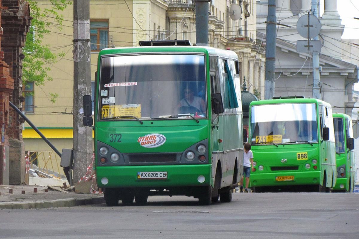 В Харькове драка водителей маршруток закончилась ножевым ранением