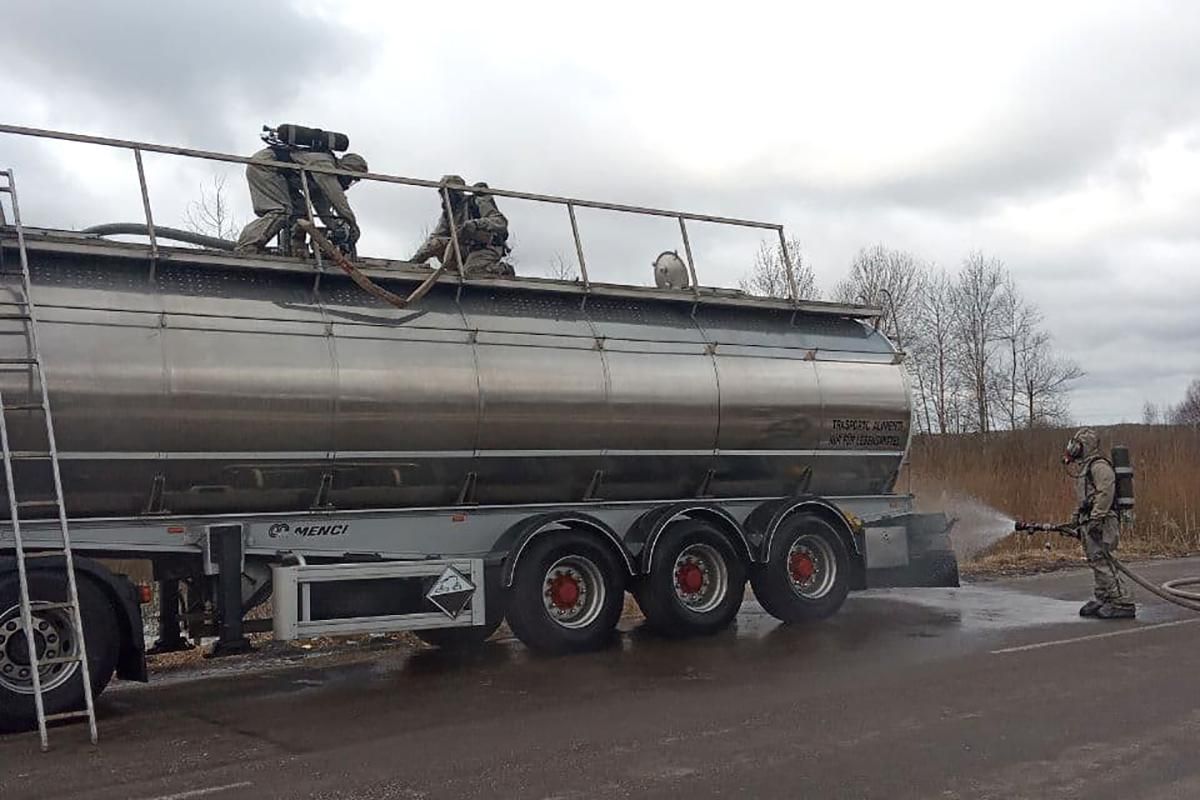 На Волині стався витік азотної кислоти з цистерни На Волині стався витік азотної кислоти з цистерни