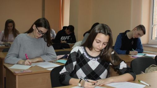 В украинских школах учеников обучают на 11 языках, в том числе и на русском, – Шкарлет