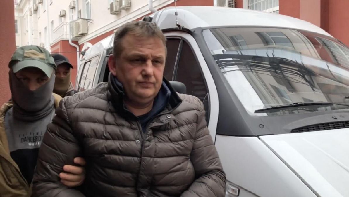 ФСБ пытала током задержанного в Крыму журналиста Есипенко ФСБ пытала током задержанного в Крыму журналиста Есипенко