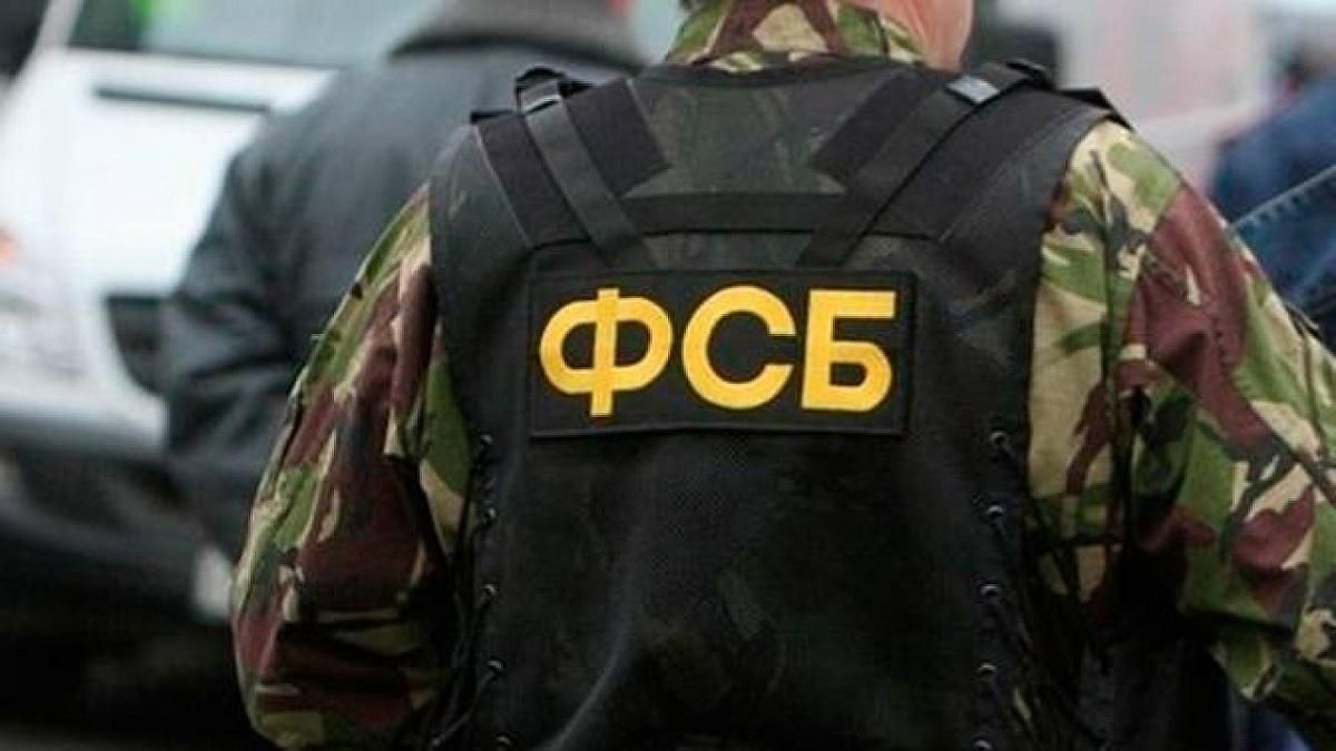 ФСБ Росії заявляє, що спіймала учня, який готував теракт у ліцеї ФСБ Росії заявляє, що спіймала учня, який готував теракт у ліцеї