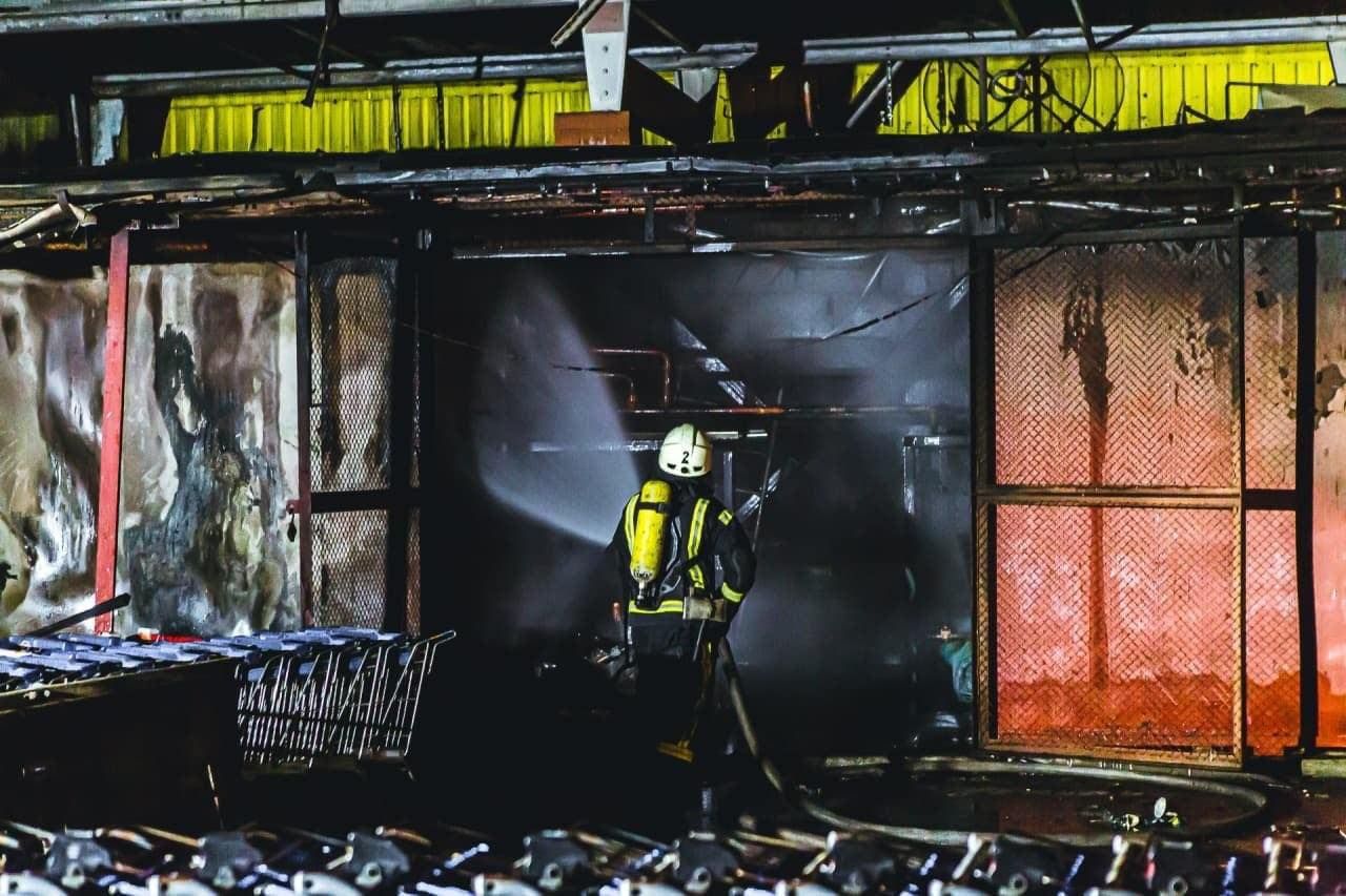 У Києві на Старовокзальній згоріла будівля супермаркету