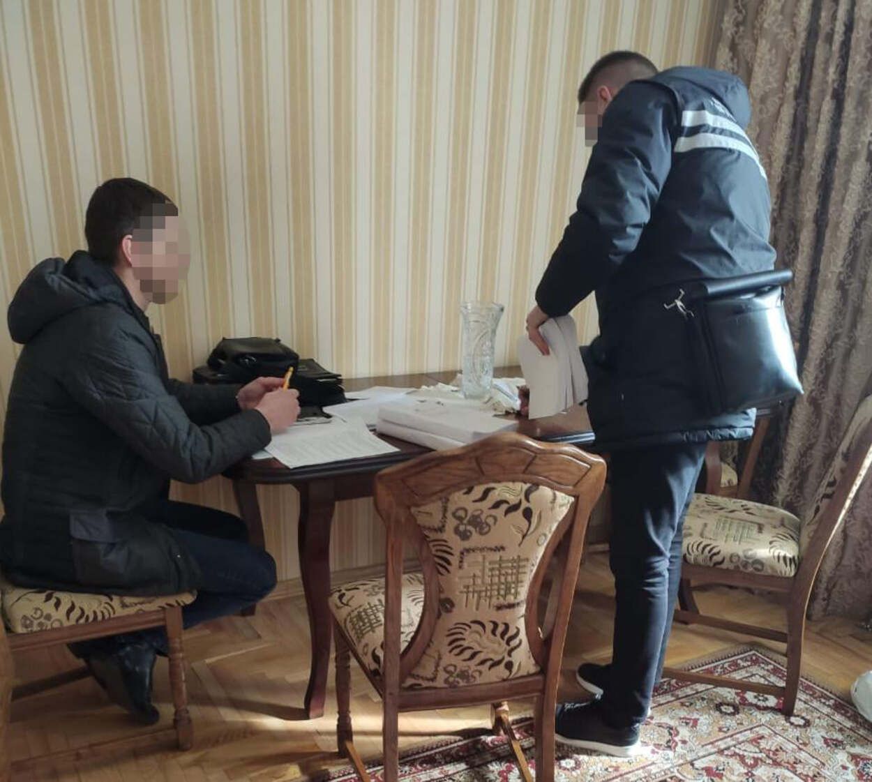 Строили велопарковки: двух львовян подозревают в хищении 1,35 миллиона гривен - фото Строили велопарковки: двух львовян подозревают в хищении 1,35 миллиона гривен - фото