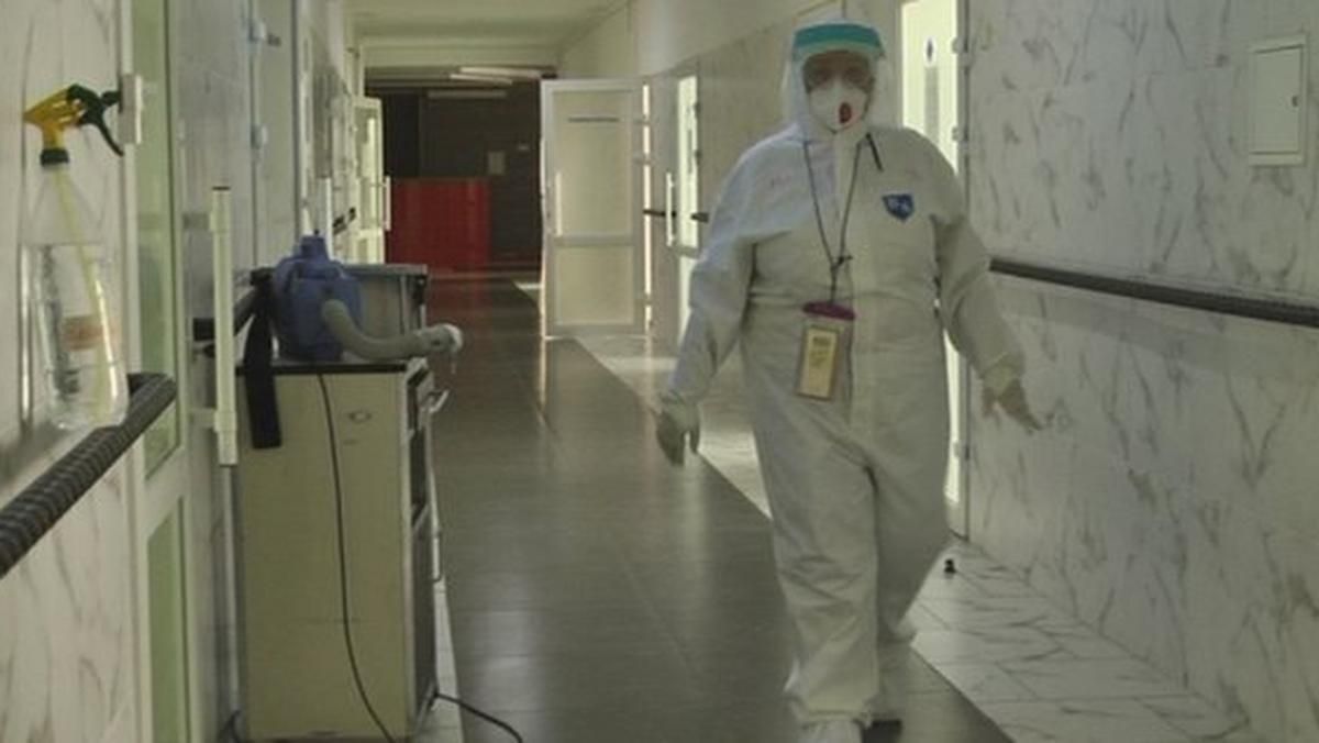 Всі опорні лікарні Києва переповнені, пацієнтів кладуть у коридорах