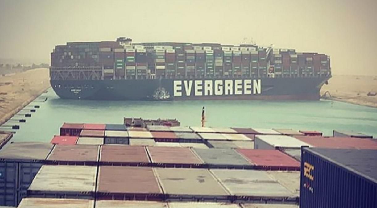 Пробка в Суэцком канале: цены на нефть выросли Пробка в Суэцком канале: цены на нефть выросли