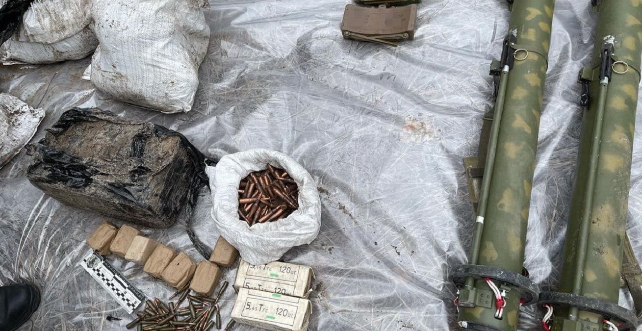 СБУ обнаружила схрон с оружием у задержанного боевика