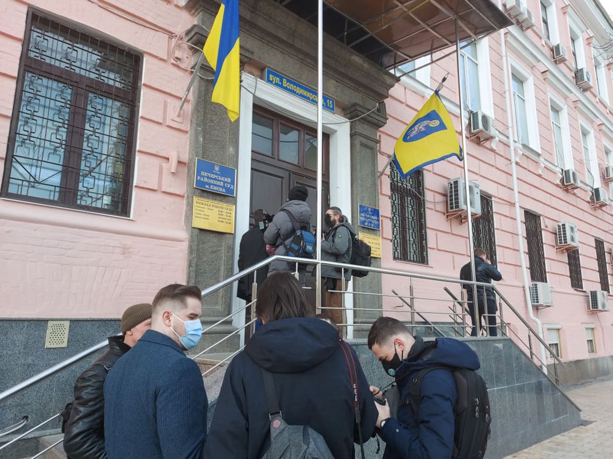 Участникам в протестах под ОП выбирают меру пресечения: видео Участникам в протестах под ОП выбирают меру пресечения: видео