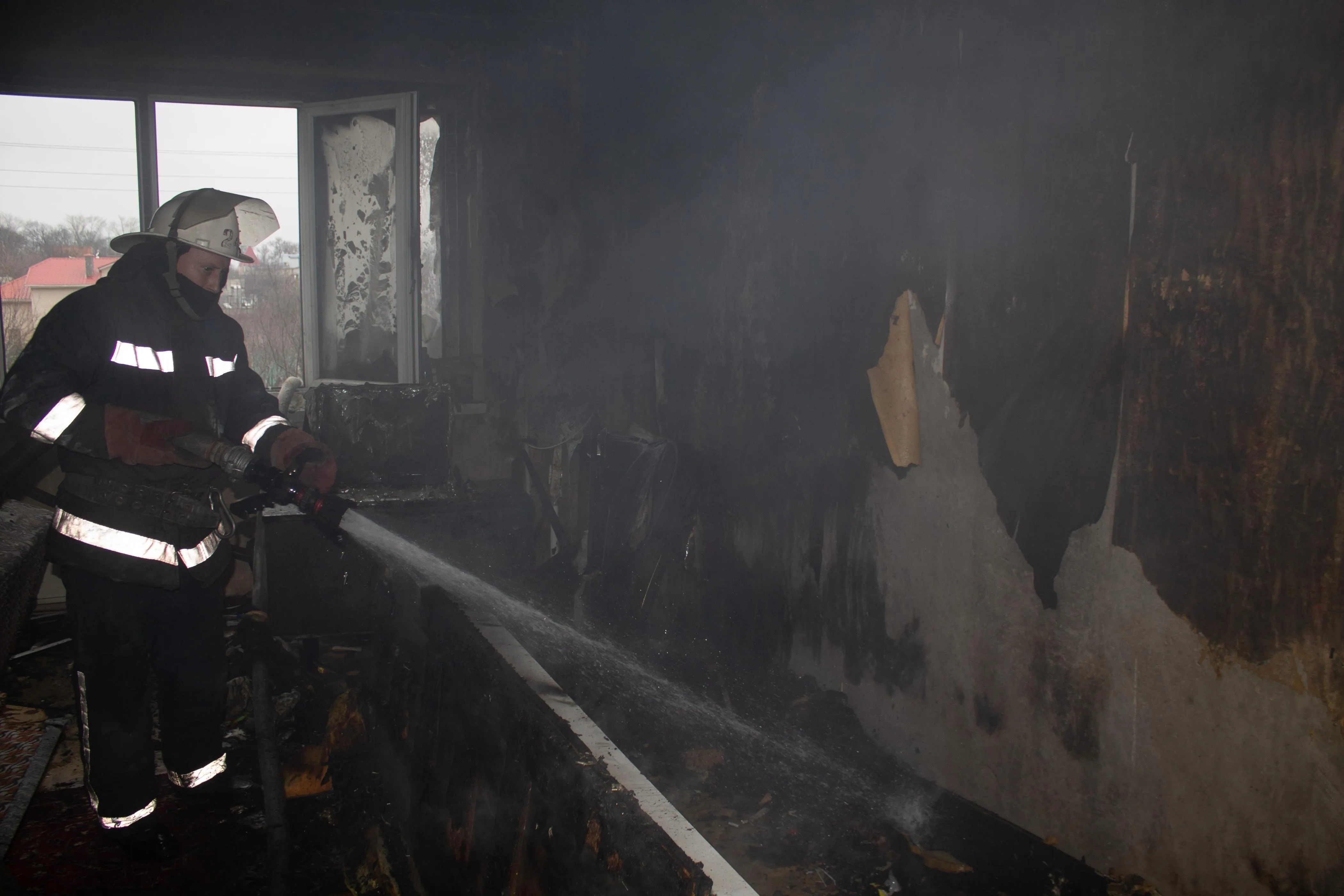 Пожежні ліквідували загасили вогонь Пожежні ліквідували загасили вогонь