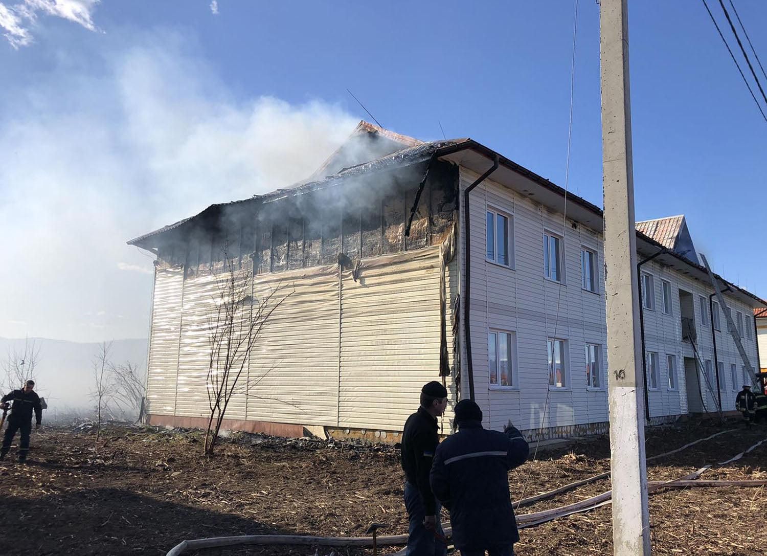 На Закарпатье горел городок для переселенцев: фото, видео