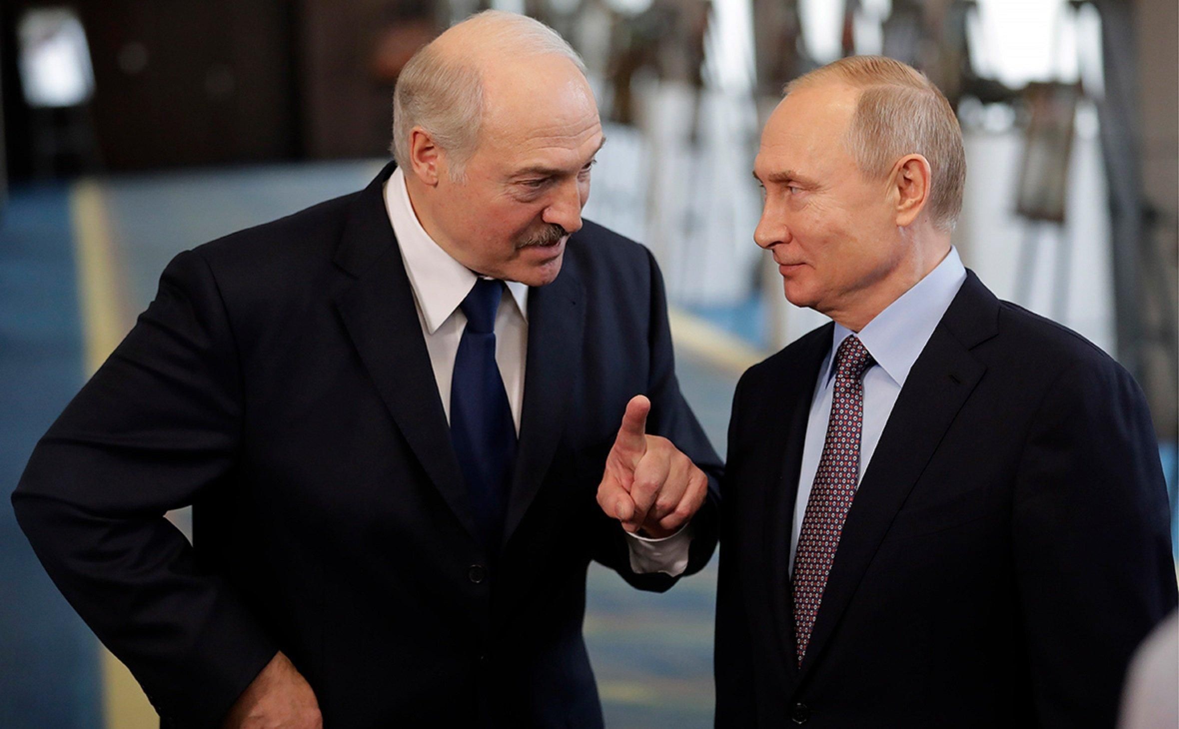 Лукашенко у власти только через поддержку Путина, - Калиновский