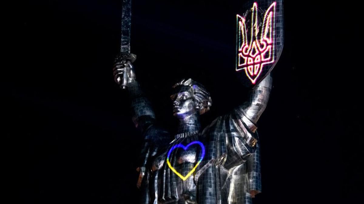 Знайшли меценатів для демонтажу серпа й молота на Батьківщині-матері Знайшли меценатів для демонтажу серпа й молота на Батьківщині-матері