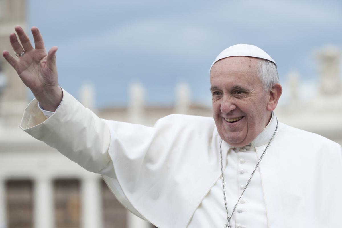 Папа Римский приказал сократить зарплаты священников в Ватикане