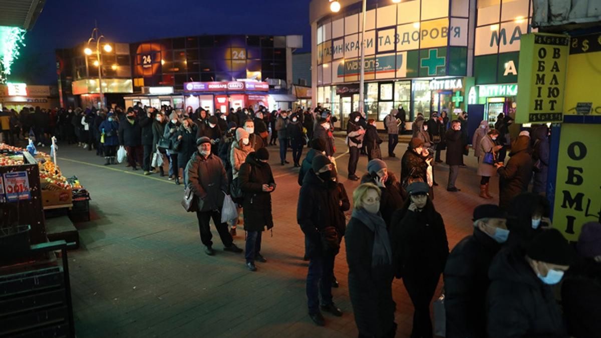 Огромные очереди на маршрутки в Киеве во время локдауна: фото 