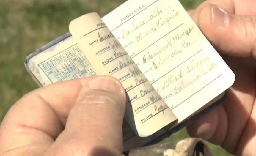 Жінці повернули гаманець через 70 років після того, як вона загубила його в школі Жінці повернули гаманець через 70 років після того, як вона загубила його в школі