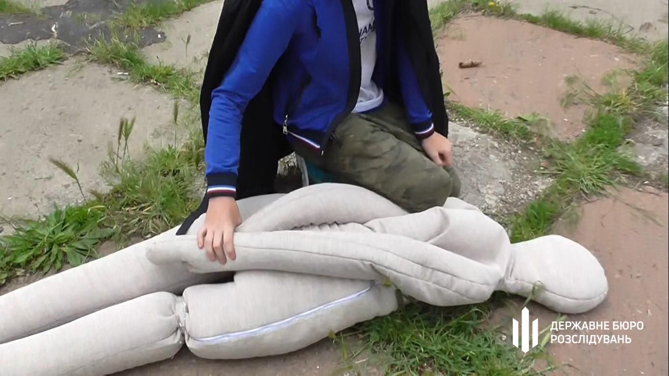 Поліцейського з Краматорська підозрюють у застосуванні сили до дитини Поліцейського з Краматорська підозрюють у застосуванні сили до дитини