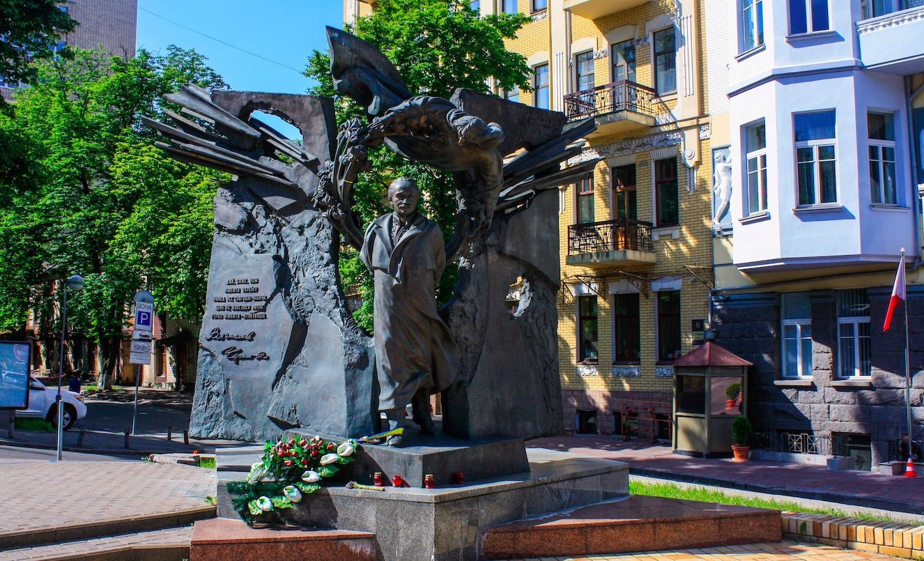 В'ячеслав Чорновіл (1937 – 1999): біографія, смерть, все про ДТП – фото В'ячеслав Чорновіл (1937 – 1999): біографія, смерть, все про ДТП – фото