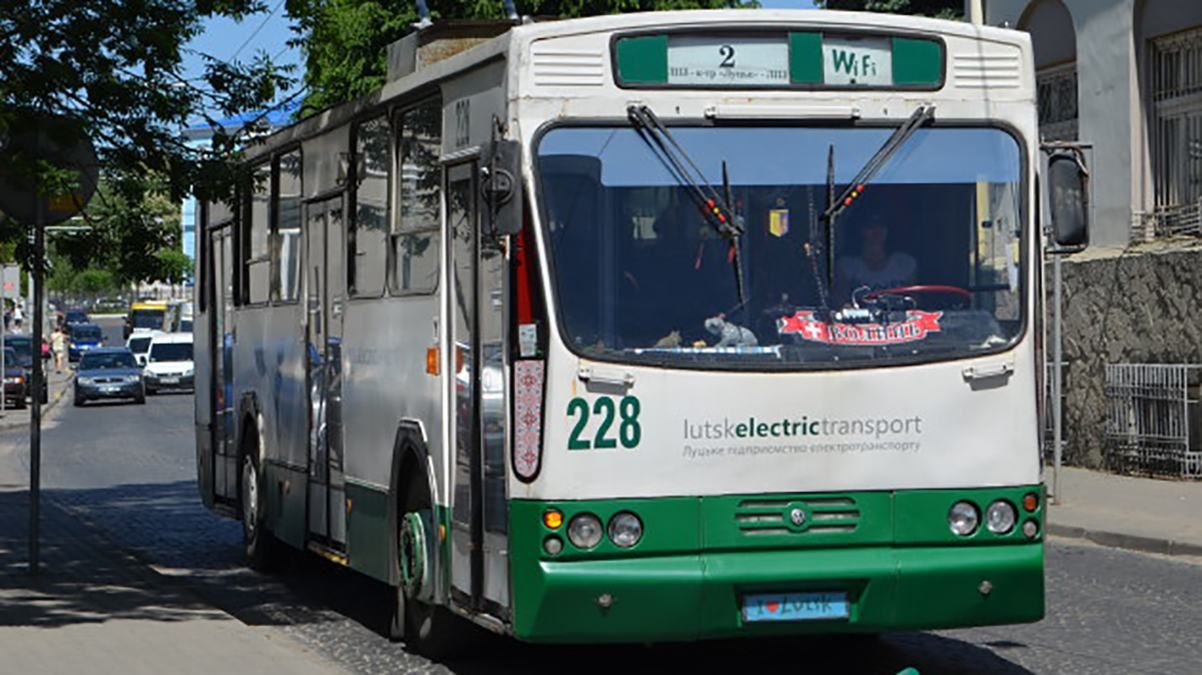 У Луцьку тролейбус врізався в стовп 25.03.2021: детальніше про аварію